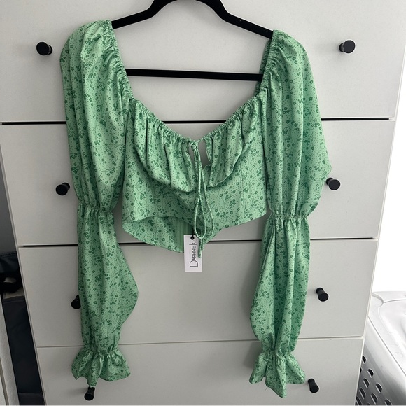 NWT Bubble Sleeve Floral Top - Picture 3 of 6